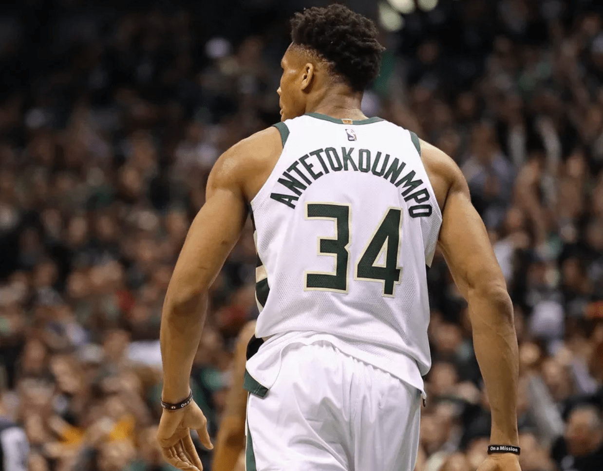 让哈兰德“歇一歇”！昔日MVP走回正轨，他应当接过曼城领军大旗（让哈兰德暂歇！昔日MVP找回状态，该他扛起曼城大旗）