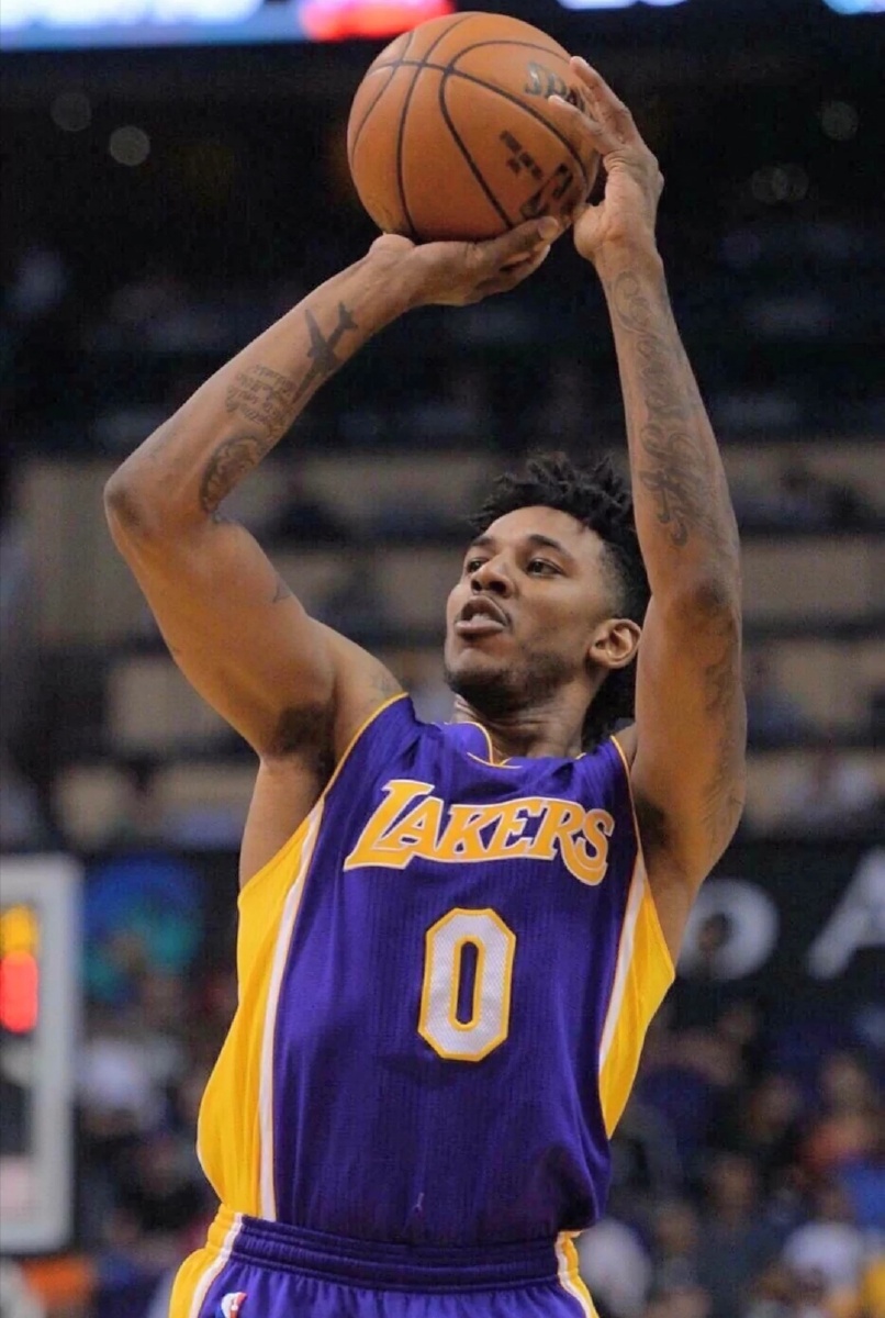 斯帕莱蒂：迪格雷戈里奥是一门；库普踢中卫就是为了参与进攻（斯帕莱蒂：迪格雷戈里奥是头号门将；让库普踢中卫是为加强进攻）