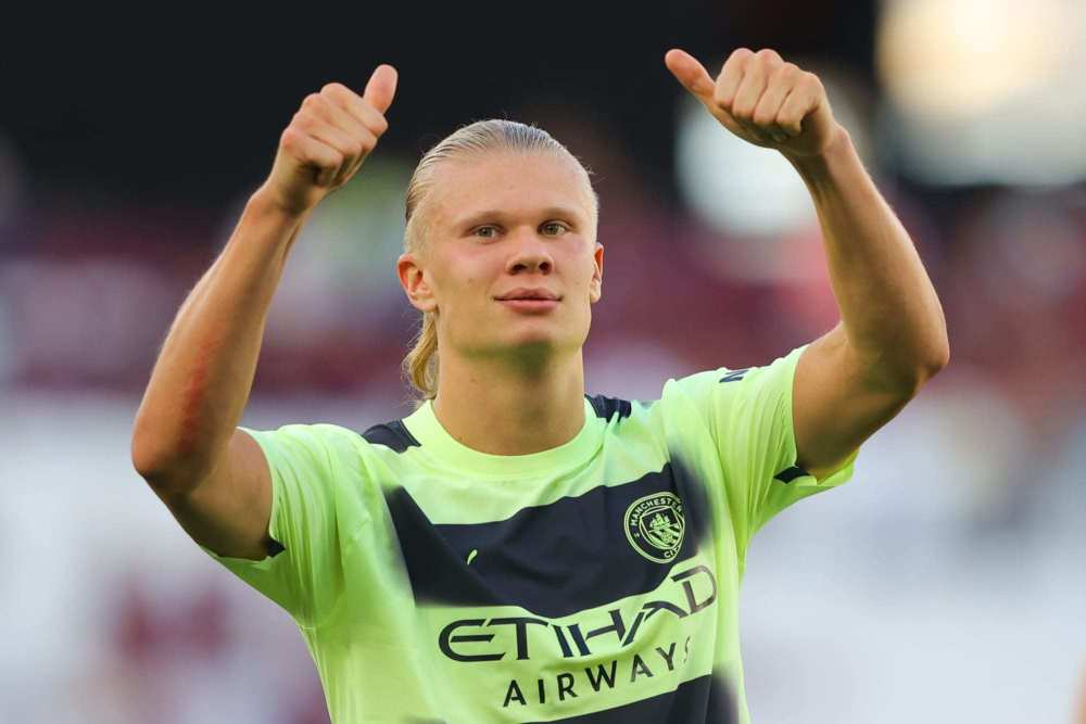 波兰主帅：即使踢得丑陋也要赢球；扎莱夫斯基染黄让我恼火（波兰主帅：胜利压倒一切，哪怕踢得难看；扎莱夫斯基的黄牌让我不满）