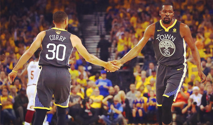 环足奖年最佳男足俱乐部候选：巴黎、切尔西、巴萨、拜仁在列（环球足球奖年度最佳男足俱乐部候选名单：巴黎、切尔西、巴萨与拜仁入围）