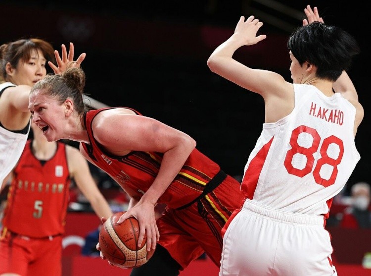 阿斯：巴萨和拜仁都有意桑托斯后卫索萨，后者被誉为新马塞洛（阿斯报：巴萨与拜仁有意桑托斯后卫索萨，后者被称为新马塞洛）