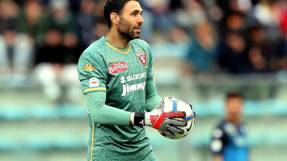 科尔谈巴特勒重摔在地：他说全身都疼，但他接管了比赛（科尔：巴特勒重摔后称全身疼痛，却仍接管比赛）