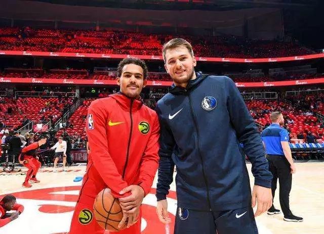 英超战报：米伦科维奇乌龙，霍尔制胜，埃弗顿3-0大胜森林（英超快讯：米伦科维奇乌龙，霍尔破门，埃弗顿3-0完胜诺丁汉森林）