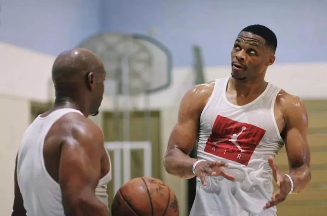 此次未入选荷兰队身价前10：弗林蓬领衔，哈托、齐尔克泽上榜（荷兰队落选球员身价Top10：弗林蓬居首，哈托、齐尔克泽在列）