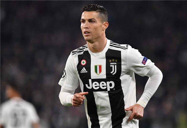 独领风骚，目前欧冠前8球队英超占4席，其余四大联赛各出1队（欧冠八强英超占据半壁江山，其余四大联赛各仅一队晋级）