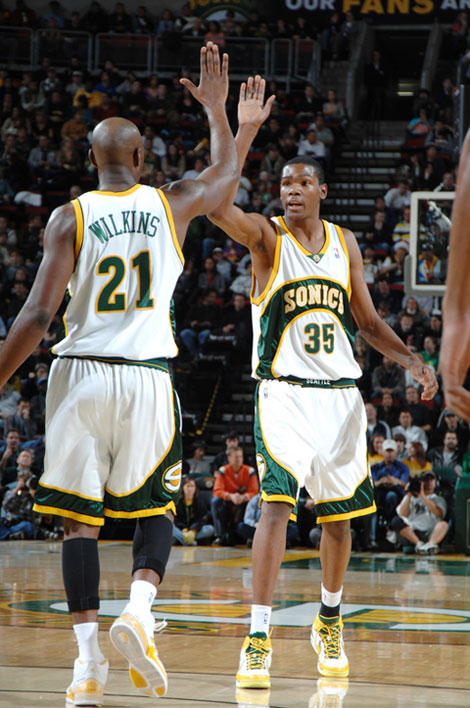 那不勒斯再遭打击！拉赫马尼、霍伊伦本轮联赛双双受伤离场（那不勒斯雪上加霜：拉赫马尼与霍伊伦本轮联赛接连伤退）