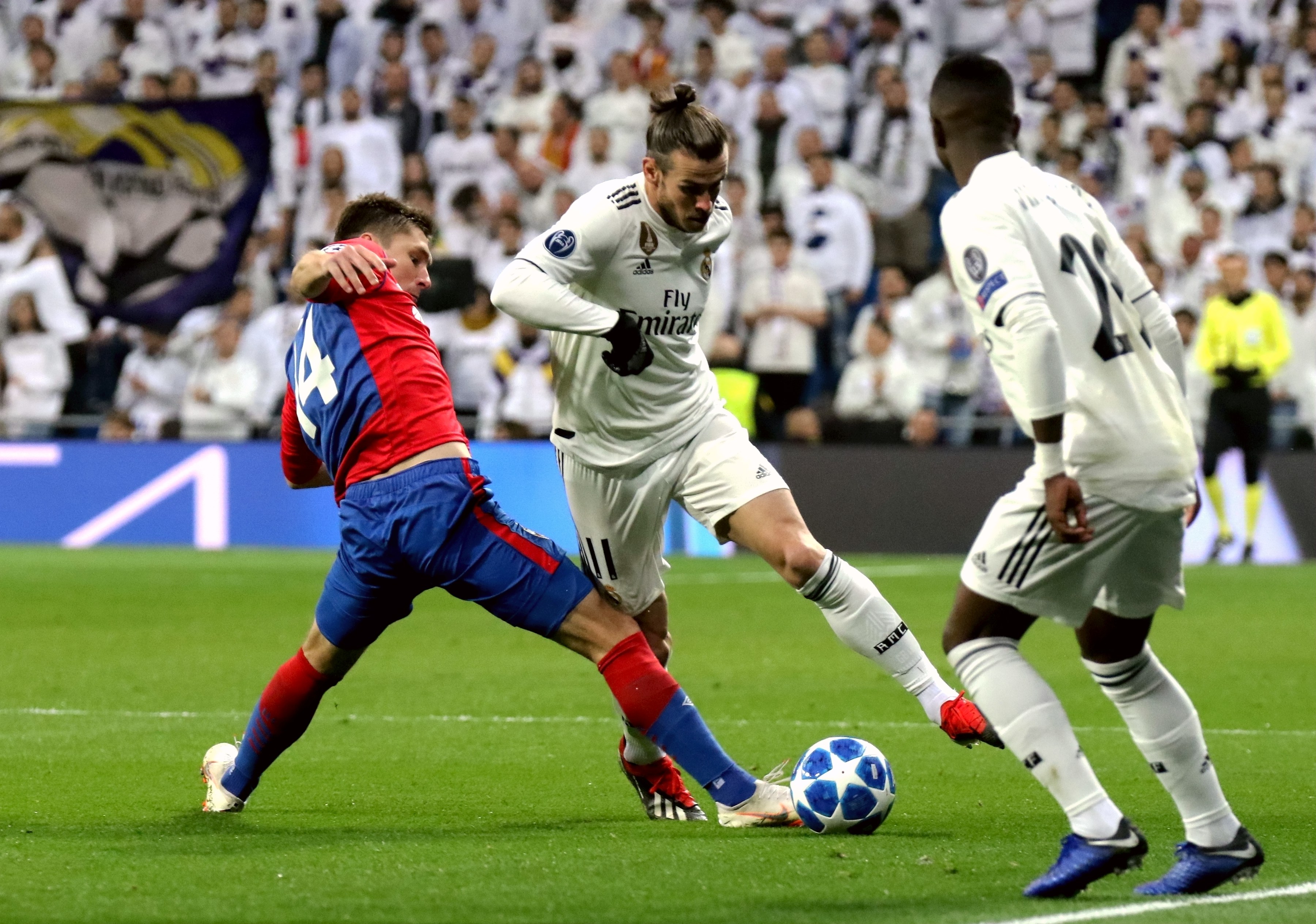 云达不莱梅vs科隆：菅原由势、施密德首发，比尔特、卡明斯基出战（云达不莱梅迎战科隆：菅原由势、施密德首发，比尔特、卡明斯基出场）