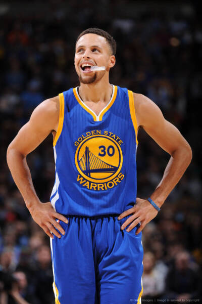 澳超半场：鲁弗推射建功，惠灵顿凤凰暂1-0阿德莱德联（澳超半场战报：鲁弗低射破门，惠灵顿凤凰暂以1-0领先阿德莱德联）