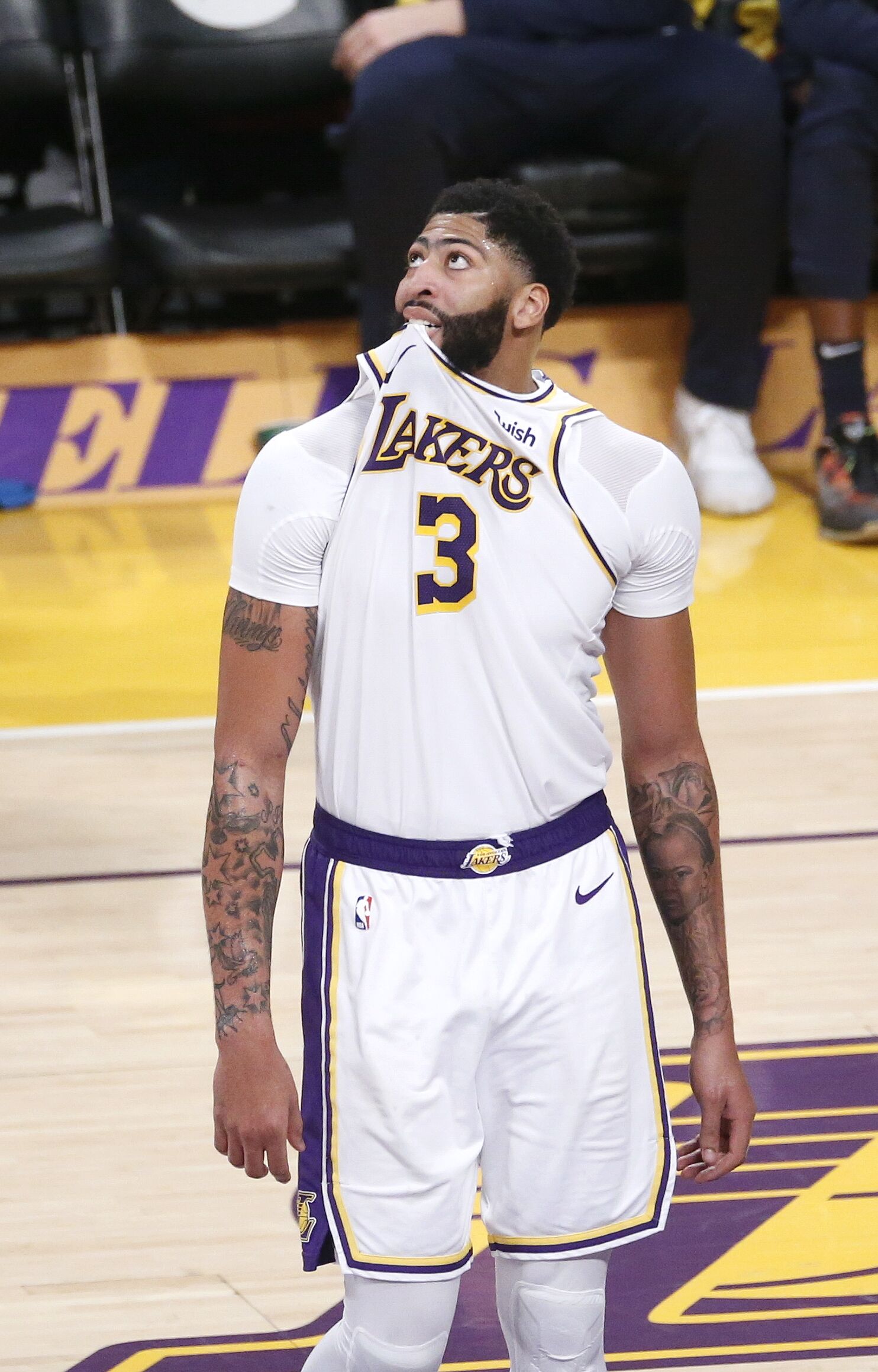 佳夫：作为后卫单场比赛进俩球不常见；沃尔特马德是顶级前锋（佳夫：后卫单场梅开二度少见；沃尔特马德是顶级前锋）