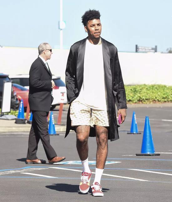 那不勒斯VS尤文，皇马VS塞尔塔，比分精准预测，那不勒斯要登顶？（尤文战那不勒斯，皇马迎塞尔塔：比分深度前瞻，那不勒斯能否登顶？）