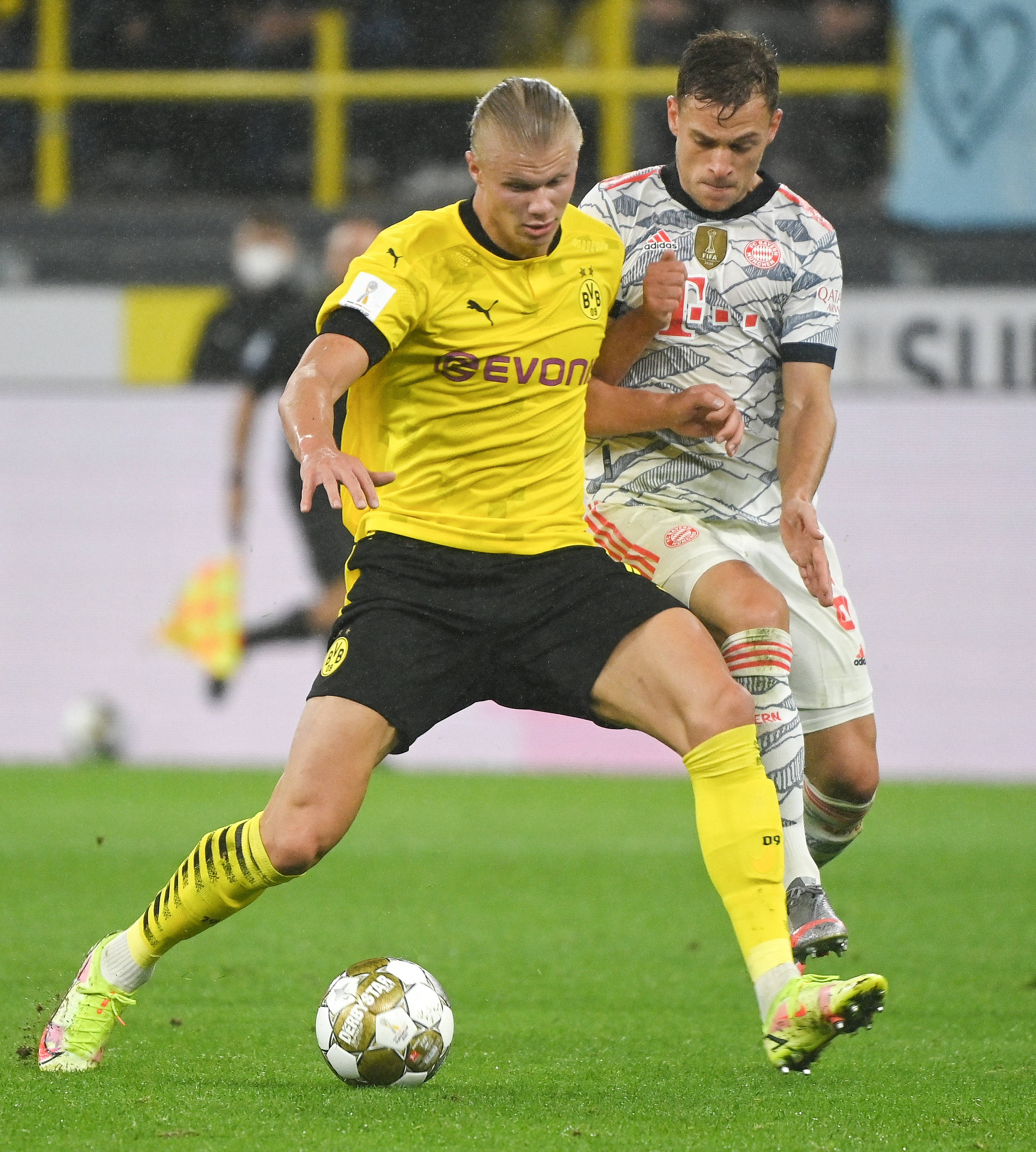 中超：上海海港主场4-1大胜深圳（中超：上海海港主场4比1击败深圳队）