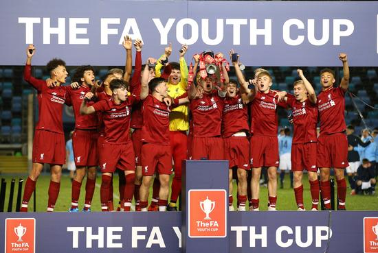 重穿球鞋，前皇马后卫科恩特朗准备参加国王联赛（前皇马后卫科恩特朗重返绿茵，将征战国王联赛）