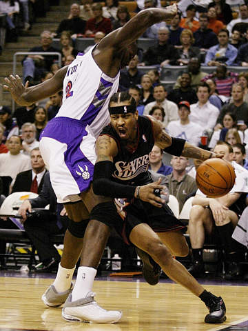 阿斯：维尼修斯希望继续为皇马效力，续约谈判已步入正轨（阿斯：维尼修斯愿留皇马，续约谈判进展顺利）