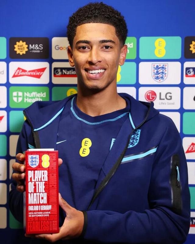 C罗关键进球帮助球队逆转取胜（C罗献关键一击，助球队完成逆转胜）