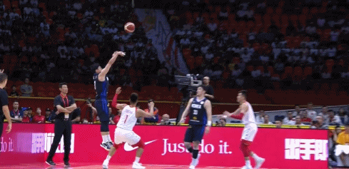 肖赧谈中超赛程安排：倒数第二轮不同时开球这一点就挺业余（肖赧评中超赛程：倒数第二轮未统一开球，显得很业余）